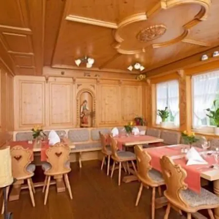 Hirschen Hotel 3*
