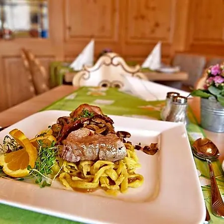 Hirschen Hotel 3*